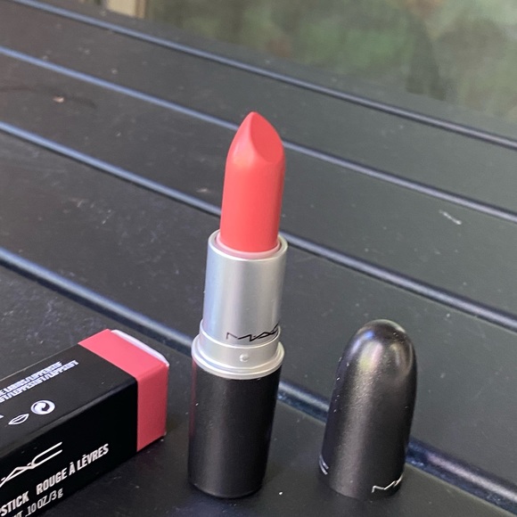 πHPπMAC Retro-Matte Runway Hit - Picture 4 of 6